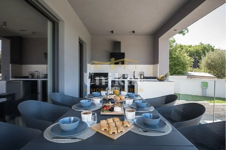 Čudovita vila z razgledom na morje v okolici Marčane